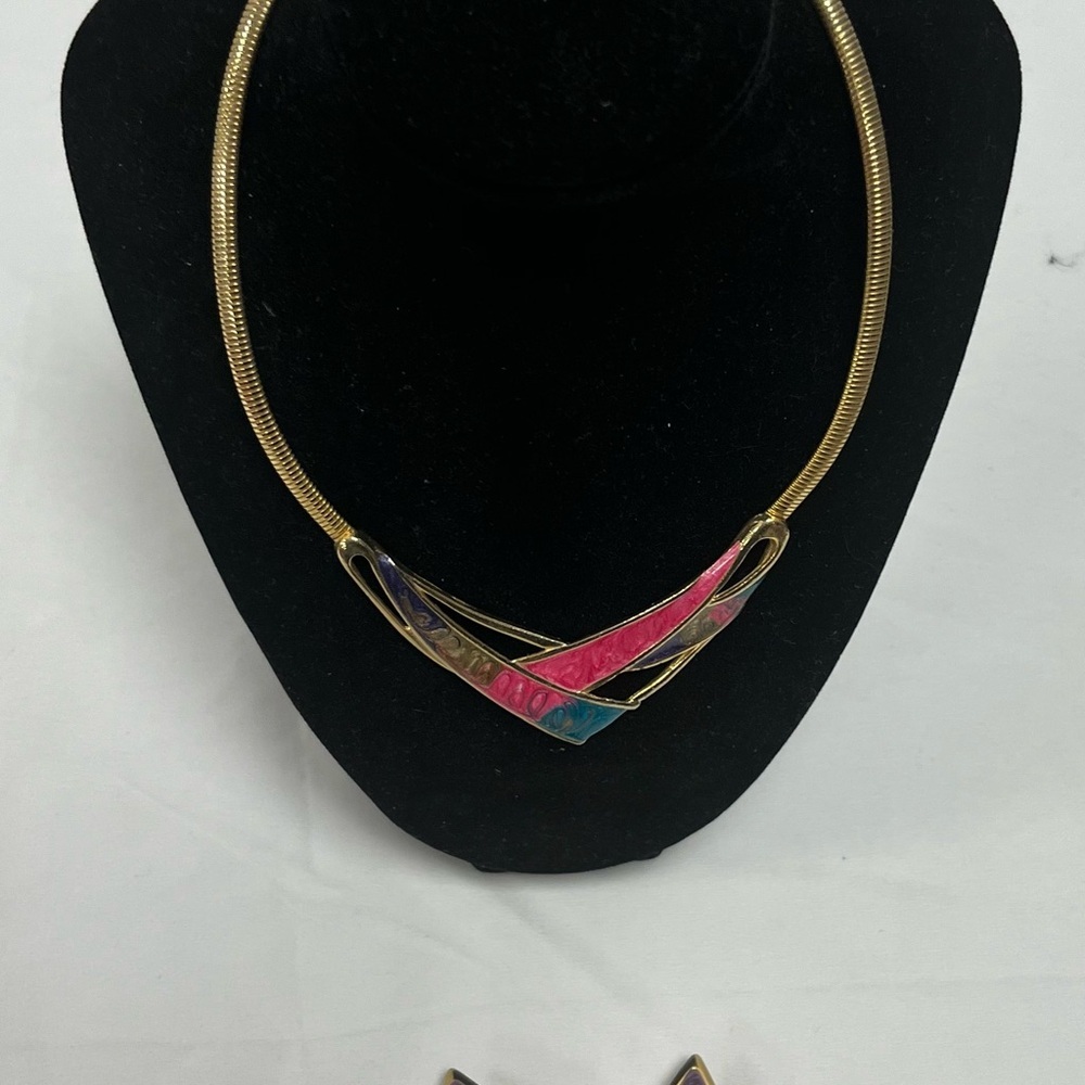 Chic Gold and Pink Necklace